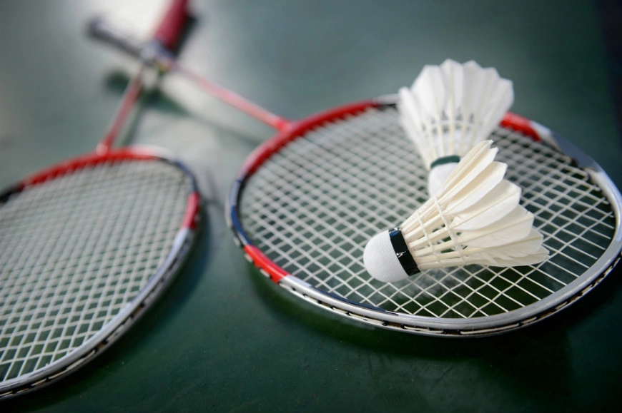 Tập cầu lông nên chọn sân chơi như thế nào