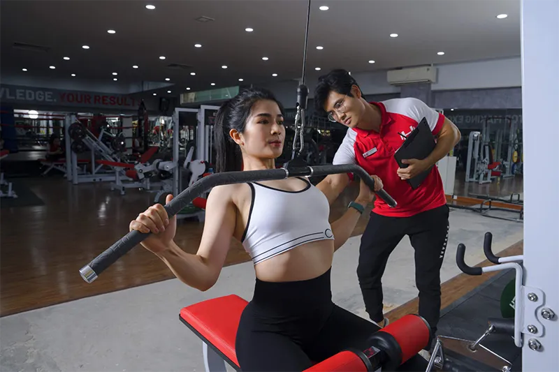 Nên Chọn PT Freelancer Hay PT Phòng Gym? 